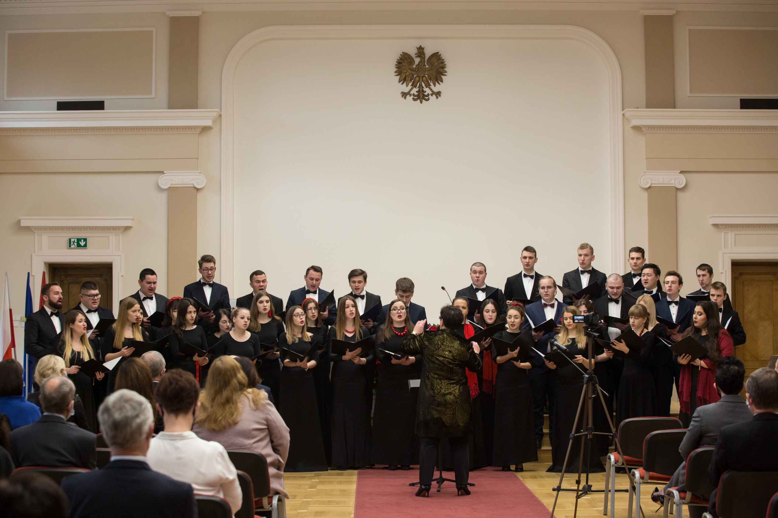 Spotkanie zakończył koncert kolęd w wykonaniu Chóru UJK, dyrygowanego przez prof. Elżbietę Przystasz.