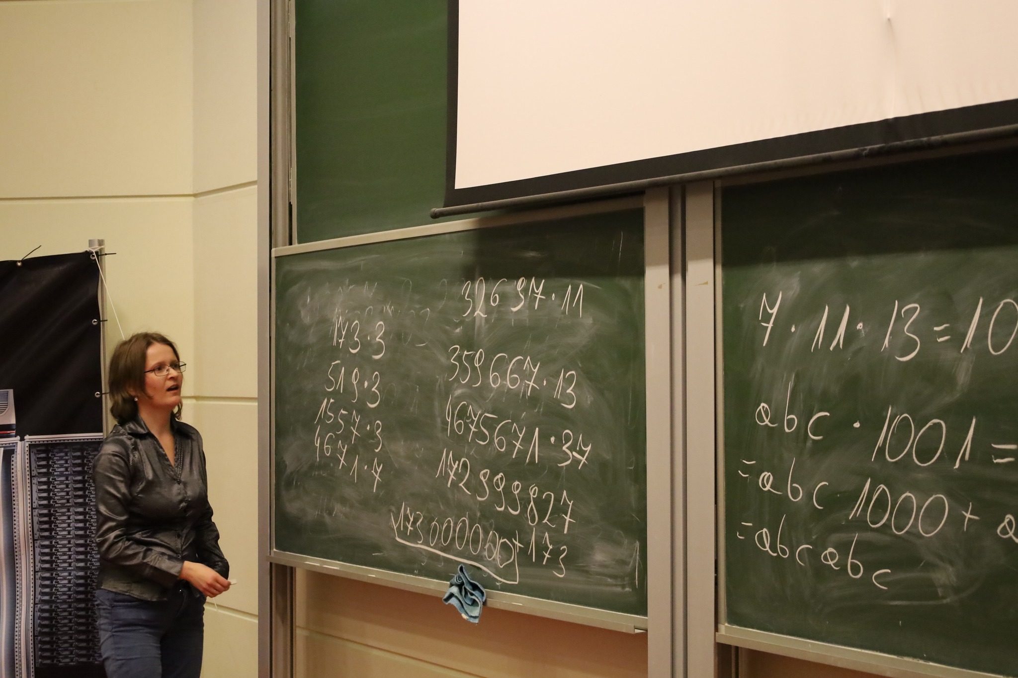 Warsztaty pt. „Osobliwe obliczenia” przeprowadziła dr Joanna Garbulińska-Węgrzyn z Katedry Matematyki UJK.