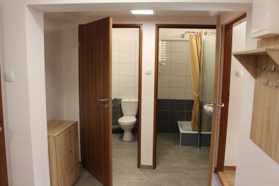 łazienka oraz toaleta w osobnych pomieszczeniach